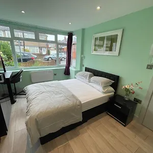 Letzi Premium Cozy Retreat Private En-suite Rooms, Heathrow Airport Guest house Hayes (Greater London)