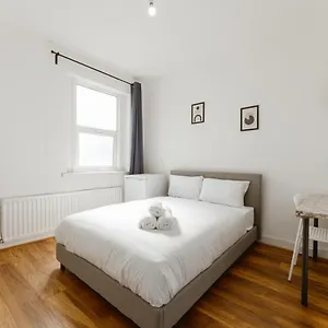 Leyton Comfy Double -50 Guest house London