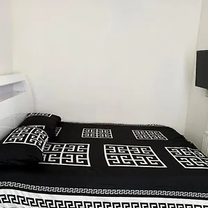 Y2 Bed & Breakfast London